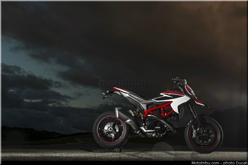 0067_ducati_2013_hypermotard_statique_007