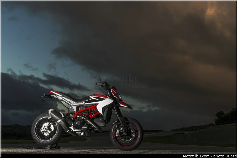 0068_ducati_2013_hypermotard_statique_008