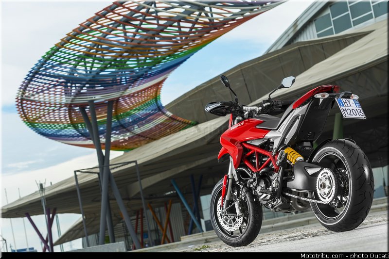 0070_ducati_2013_hypermotard_statique_010