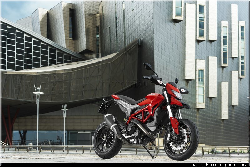 0073_ducati_2013_hypermotard_statique_013