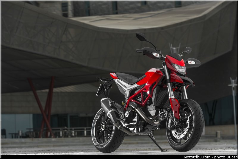 0074_ducati_2013_hypermotard_statique_014