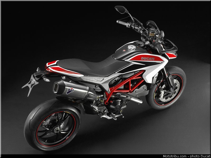 0076_ducati_2013_hypermotard_statique_016
