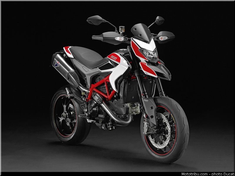 0077_ducati_2013_hypermotard_statique_017