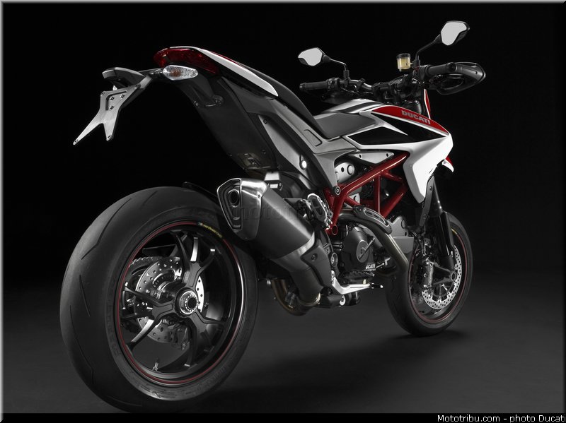 0082_ducati_2013_hypermotard_statique_022