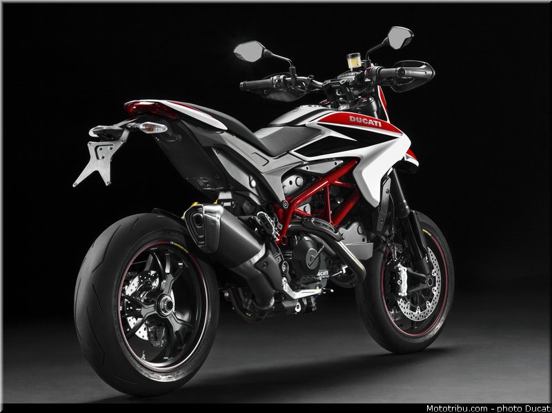 0083_ducati_2013_hypermotard_statique_023