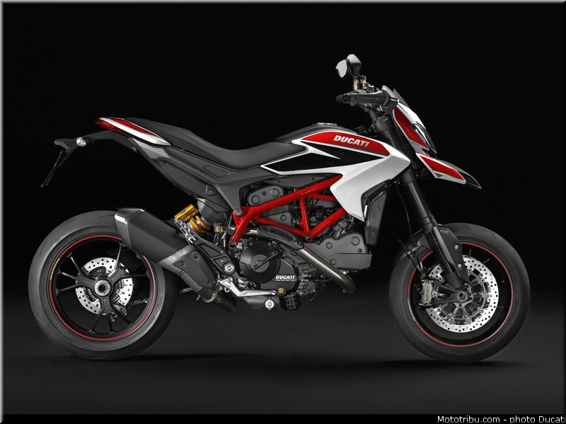 0084_ducati_2013_hypermotard_statique_024