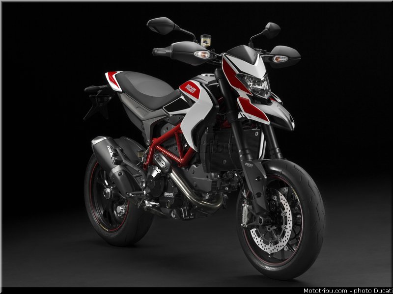 0085_ducati_2013_hypermotard_statique_025
