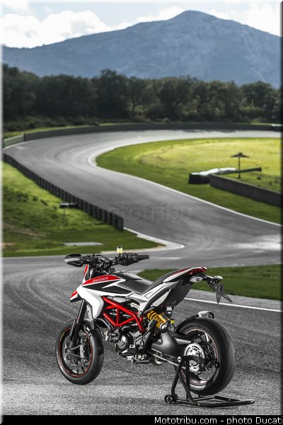 0095_ducati_2013_hypermotard_statique_035