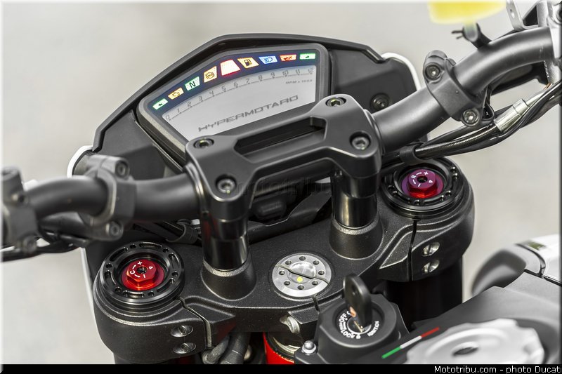 0104_ducati_2013_hypermotard_detail_004