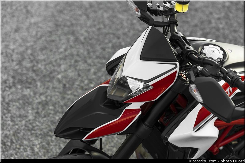 0105_ducati_2013_hypermotard_detail_005