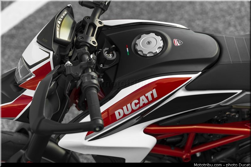 0106_ducati_2013_hypermotard_detail_006
