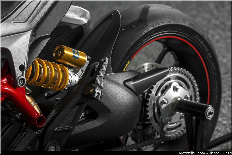 0107_ducati_2013_hypermotard_detail_007