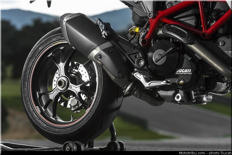 0111_ducati_2013_hypermotard_detail_011