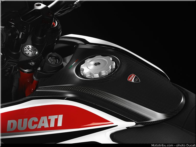 0119_ducati_2013_hypermotard_detail_019