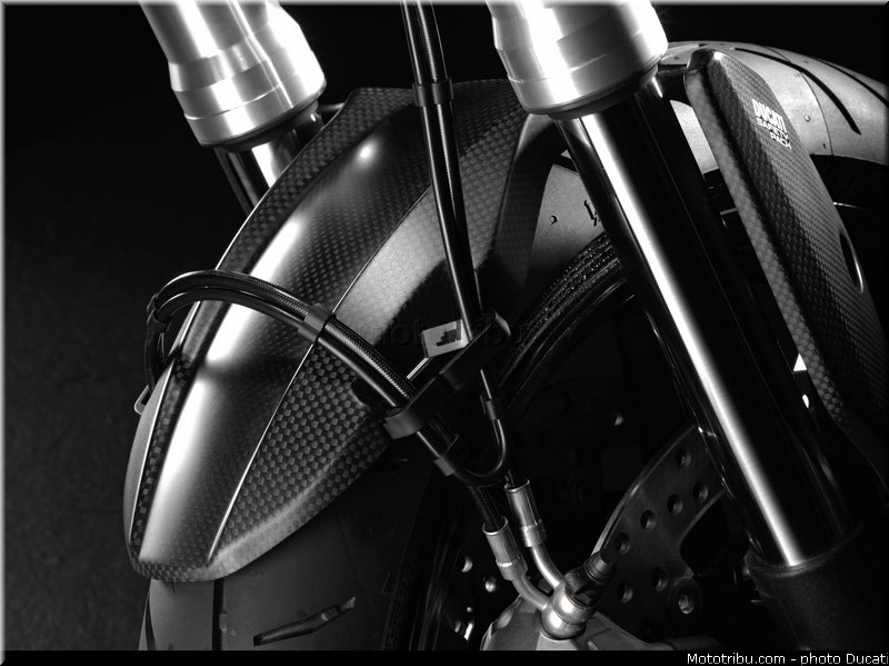 0120_ducati_2013_hypermotard_detail_020