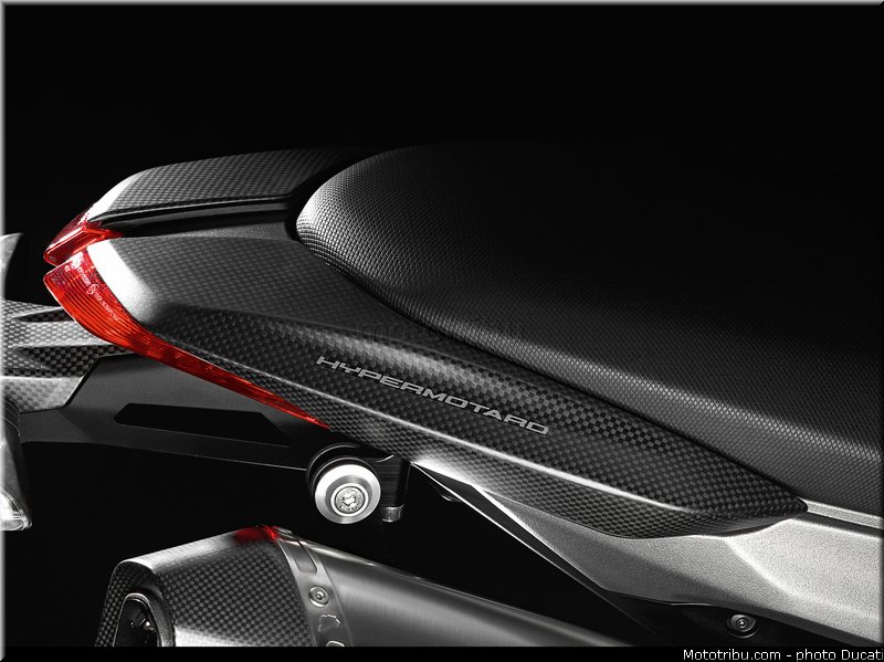 0121_ducati_2013_hypermotard_detail_021