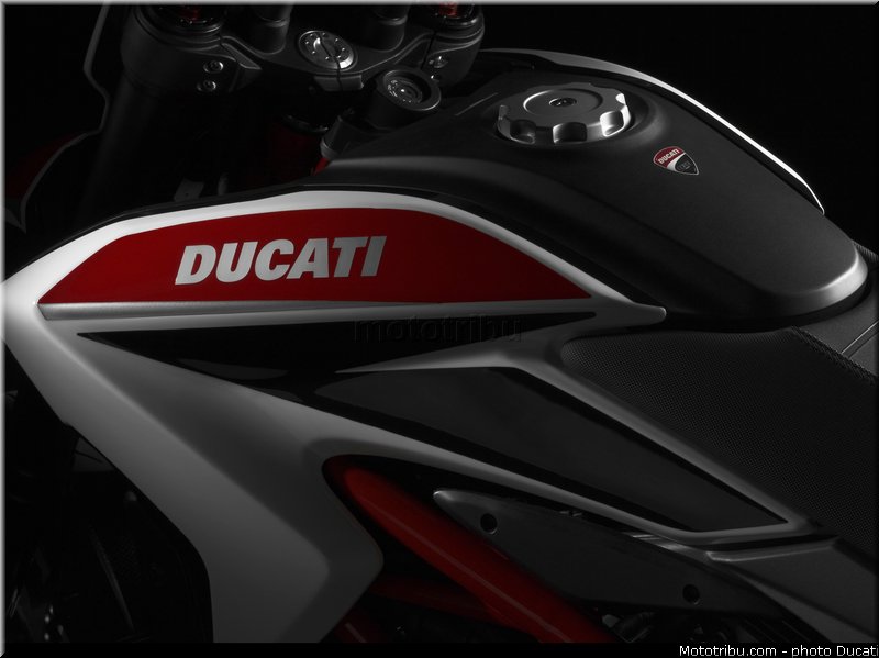0122_ducati_2013_hypermotard_detail_022