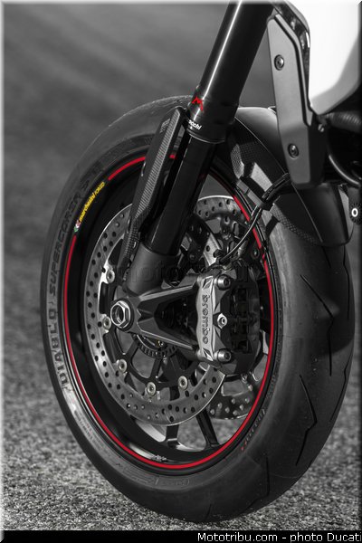 0124_ducati_2013_hypermotard_detail_024
