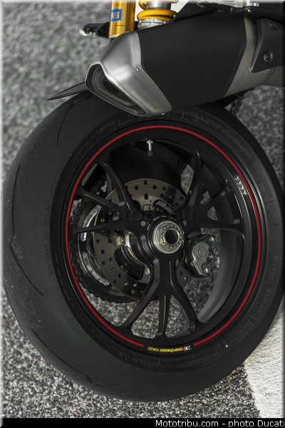 0125_ducati_2013_hypermotard_detail_025