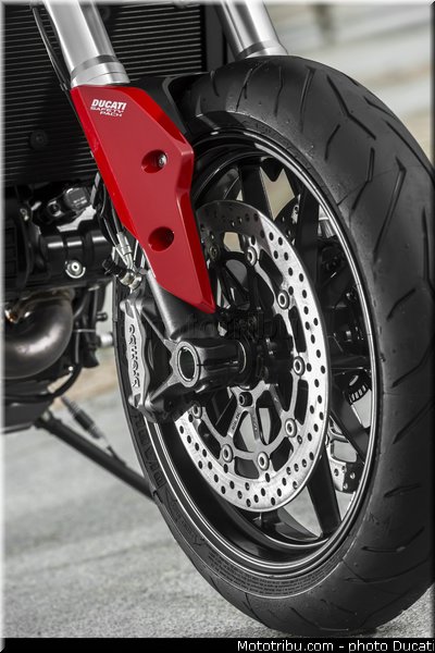 0126_ducati_2013_hypermotard_detail_026