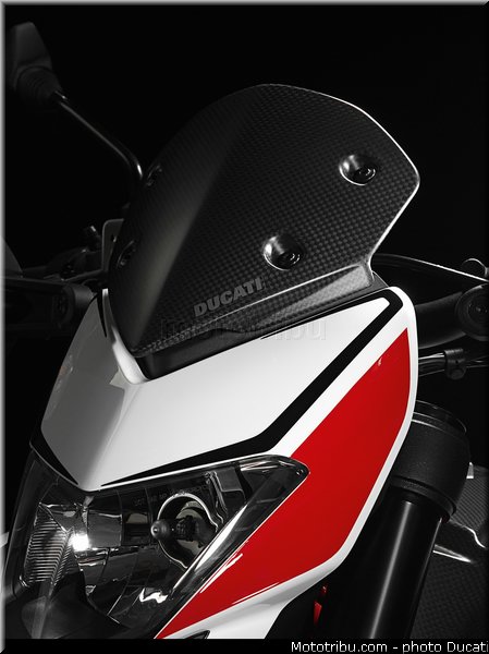 0130_ducati_2013_hypermotard_detail_030