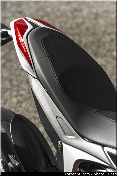 0131_ducati_2013_hypermotard_detail_031