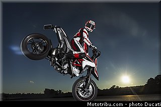 0002_ducati_2013_hypermotard_hayden_002.jpg