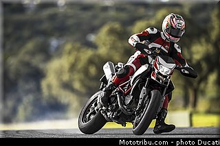 0004_ducati_2013_hypermotard_hayden_004.jpg