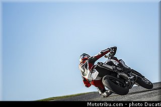 0006_ducati_2013_hypermotard_hayden_006.jpg