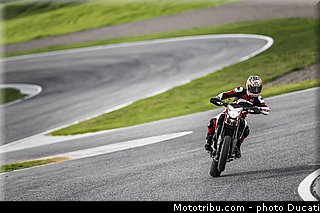 0008_ducati_2013_hypermotard_hayden_008.jpg