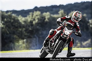 0009_ducati_2013_hypermotard_hayden_009.jpg
