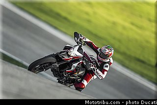 0011_ducati_2013_hypermotard_hayden_011.jpg