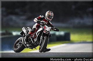 0012_ducati_2013_hypermotard_hayden_012.jpg