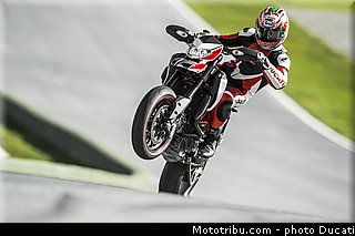 0013_ducati_2013_hypermotard_hayden_013.jpg