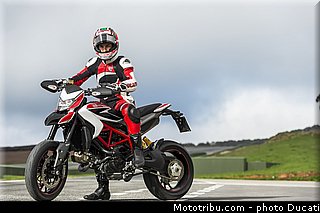 0014_ducati_2013_hypermotard_hayden_014.jpg