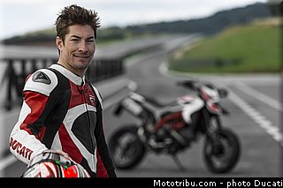 0019_ducati_2013_hypermotard_hayden_019.jpg