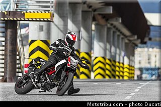 0020_ducati_2013_hypermotard_action_020.jpg