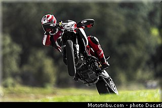 0021_ducati_2013_hypermotard_action_021.jpg