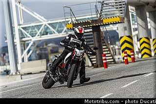 0023_ducati_2013_hypermotard_action_023.jpg