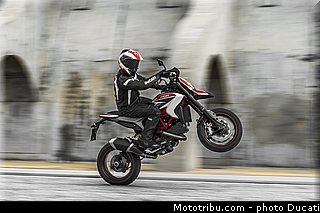 0024_ducati_2013_hypermotard_action_024.jpg
