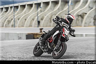 0025_ducati_2013_hypermotard_action_025.jpg