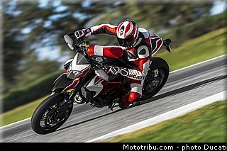 0030_ducati_2013_hypermotard_action_030.jpg
