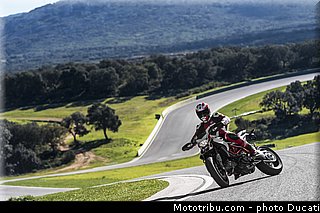 0031_ducati_2013_hypermotard_action_031.jpg