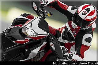 0036_ducati_2013_hypermotard_action_036.jpg