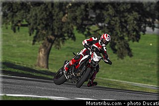 0037_ducati_2013_hypermotard_action_037.jpg