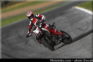 0038_ducati_2013_hypermotard_action_038.jpg