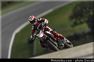 0040_ducati_2013_hypermotard_action_040.jpg