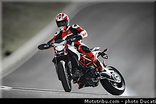 0041_ducati_2013_hypermotard_action_041.jpg