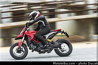 0044_ducati_2013_hypermotard_action_044.jpg