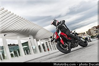 0048_ducati_2013_hypermotard_action_048.jpg